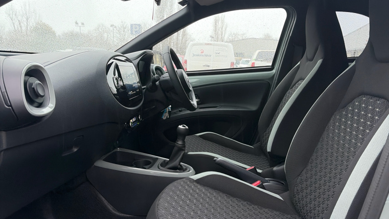 Toyota Aygo X 1.0 VVT-i Edge 5dr Petrol Hatchback